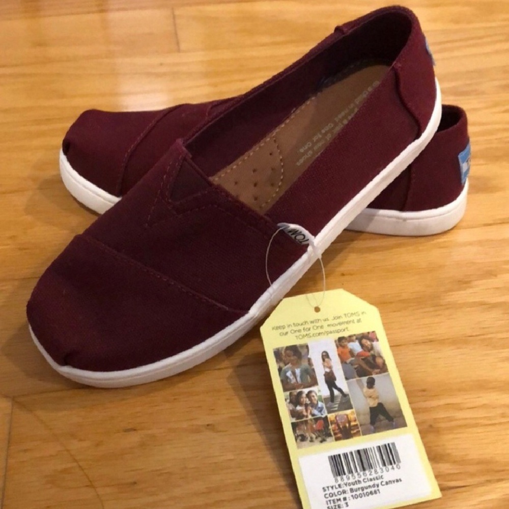 NWT Toms